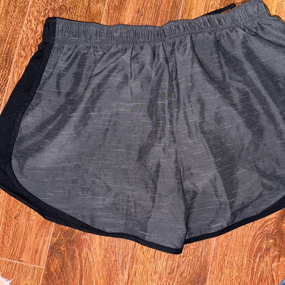 Nike Running Shorts Size Large - Picture 7 of 7